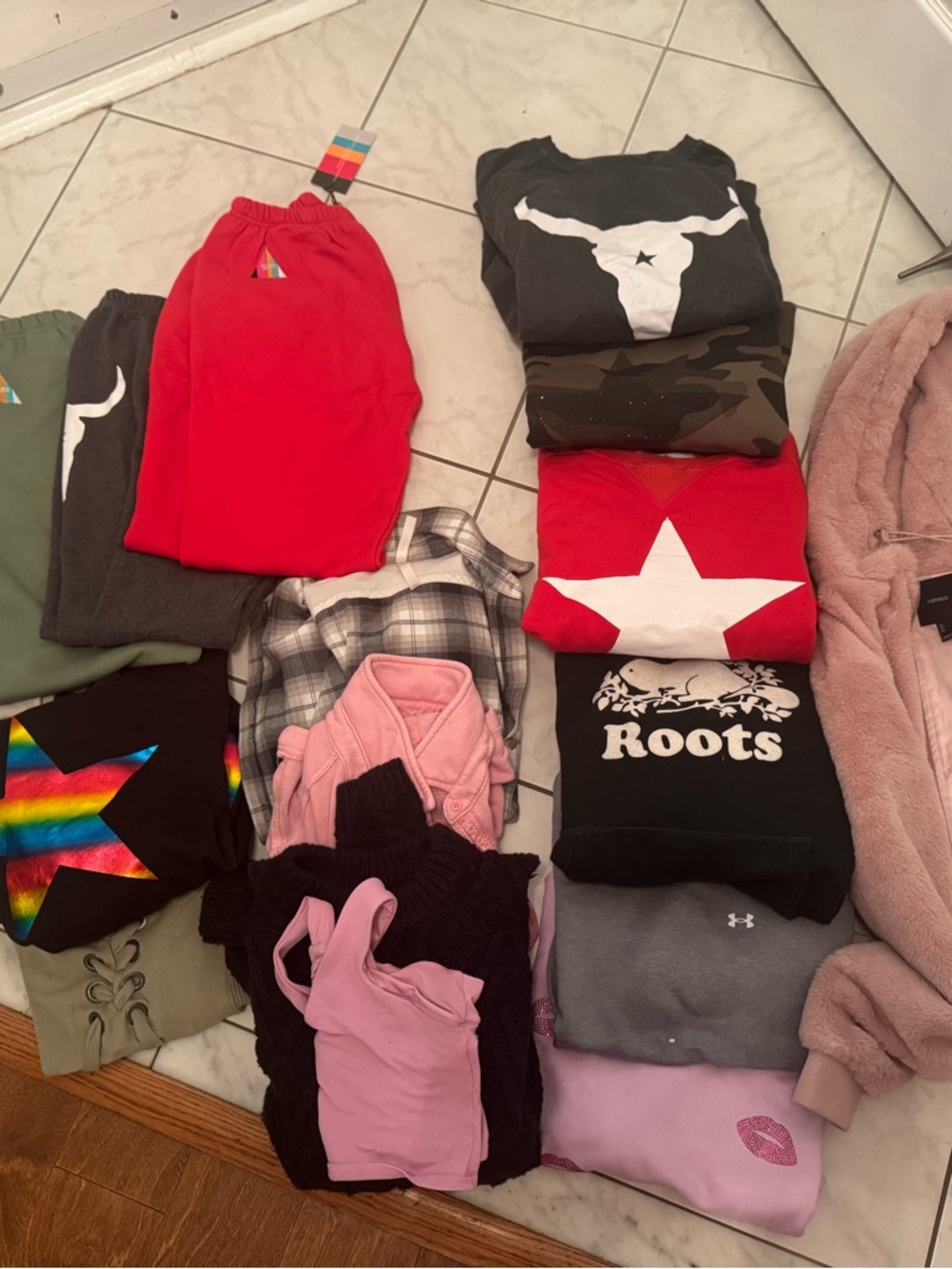 Aritzia, lululemon, roots, free people, aerie, Women’s 20 piece lot of clothing